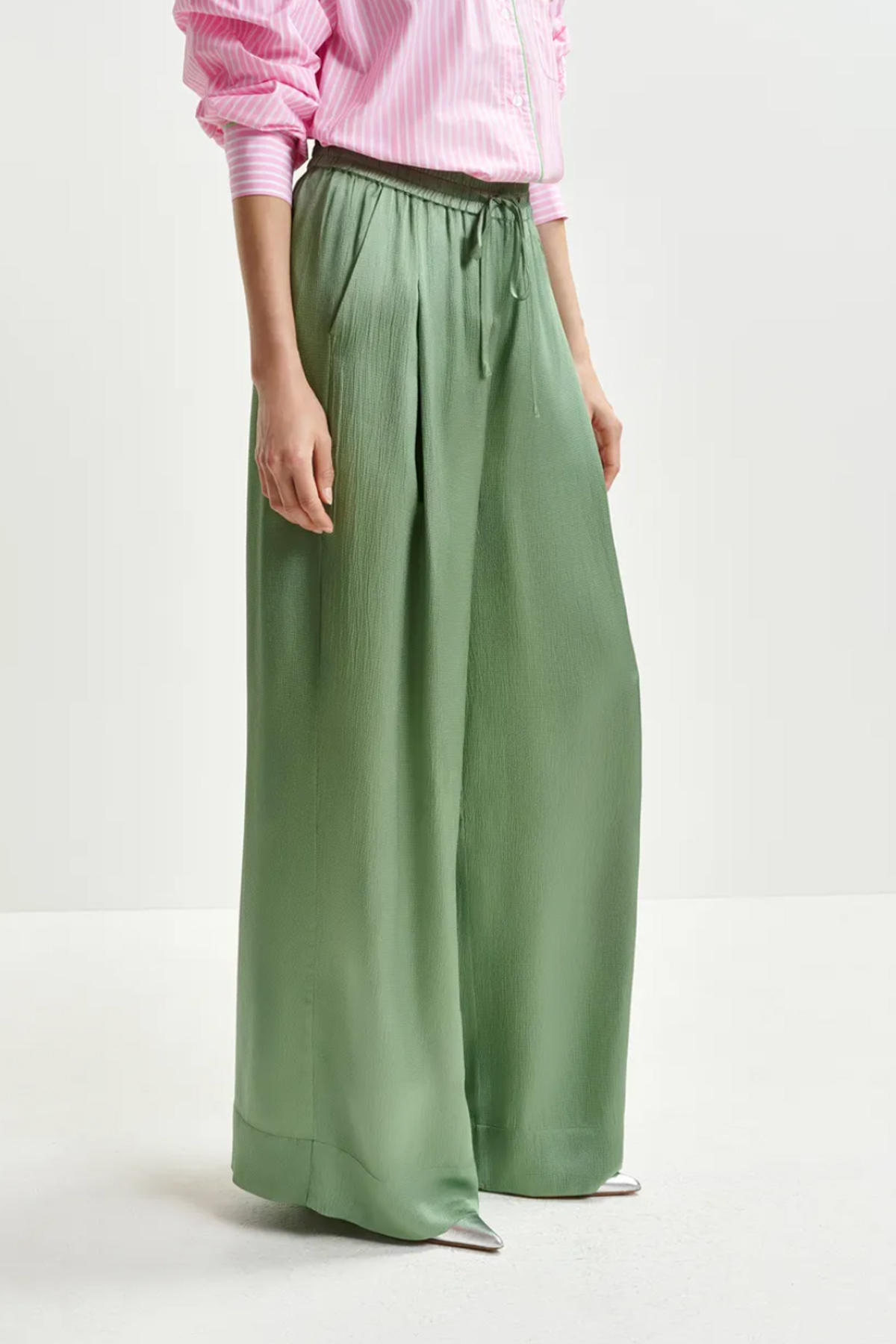 essentiel antwerp pantalon hollusk