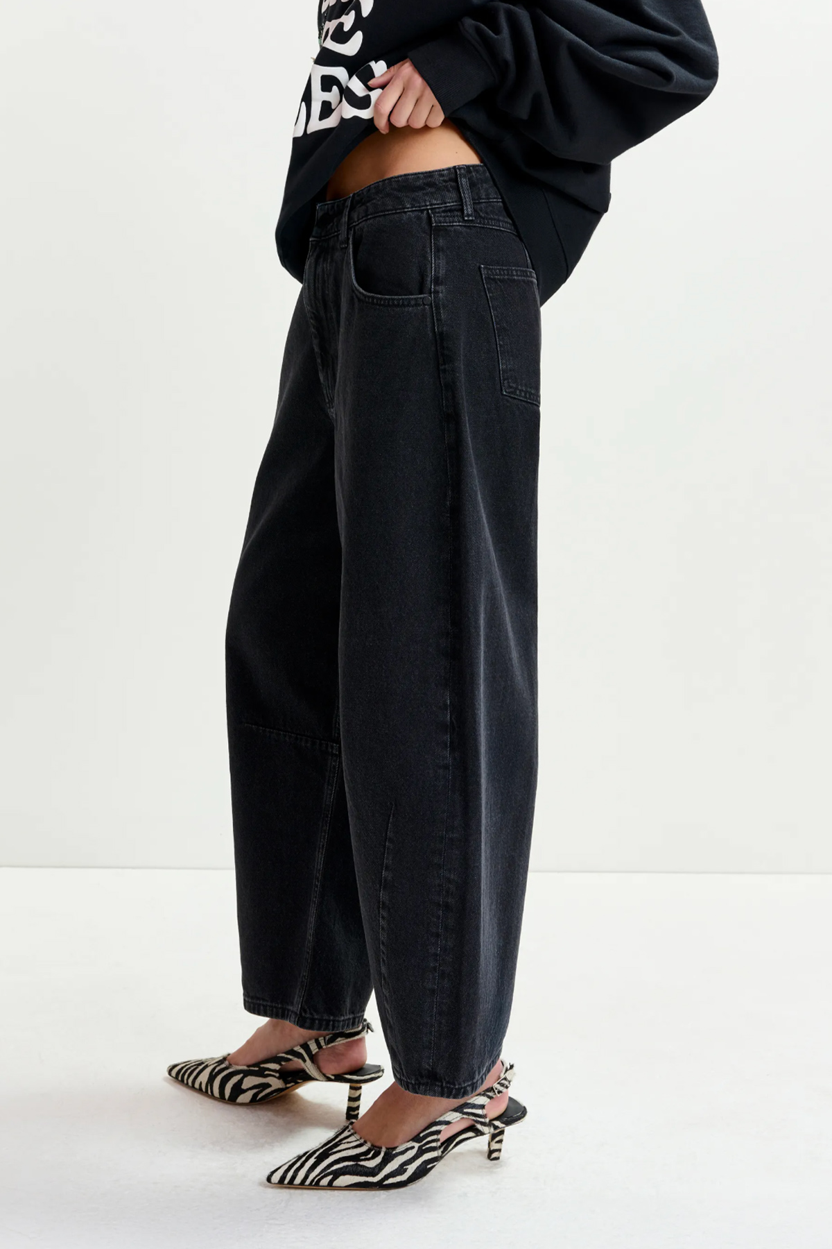 essentiel antwerp jean interstella