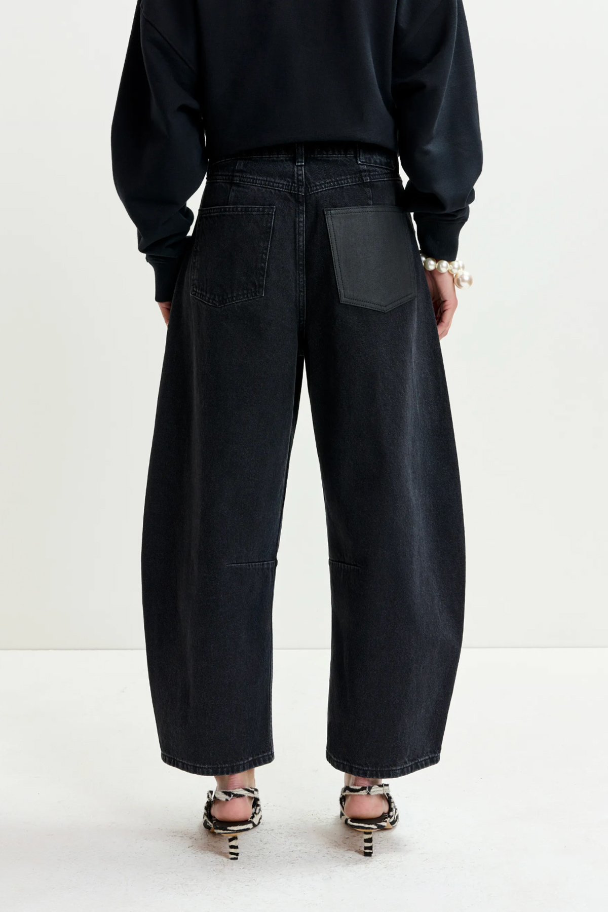 essentiel antwerp jean interstella