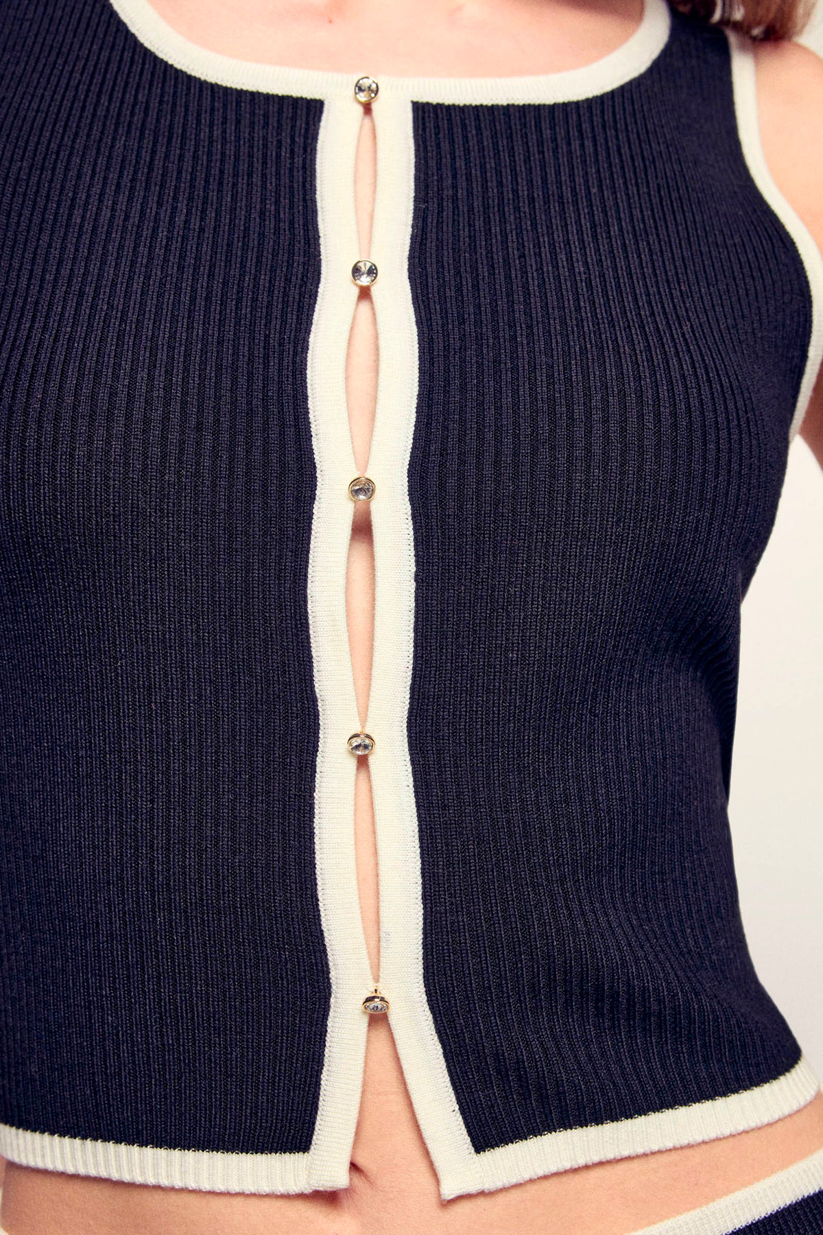 from future top sans manches boutons strass